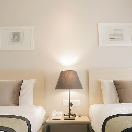 Country Inn Kulai Eksteriør bilde