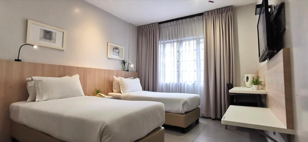 Country Inn Kulai Eksteriør bilde