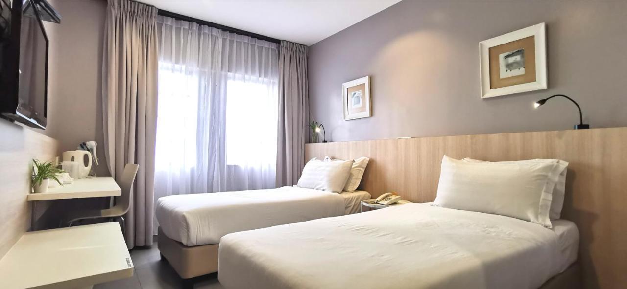 Country Inn Kulai Eksteriør bilde