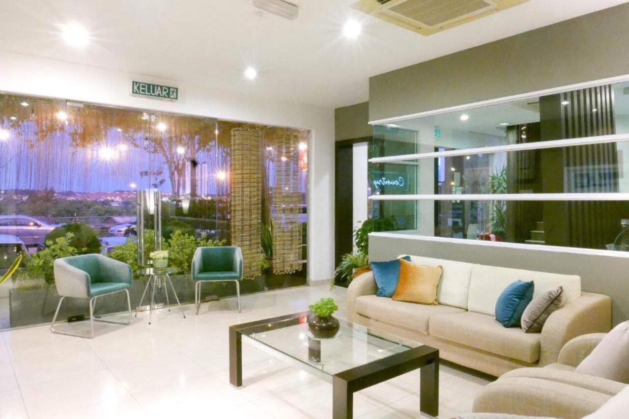 Country Inn Kulai Eksteriør bilde