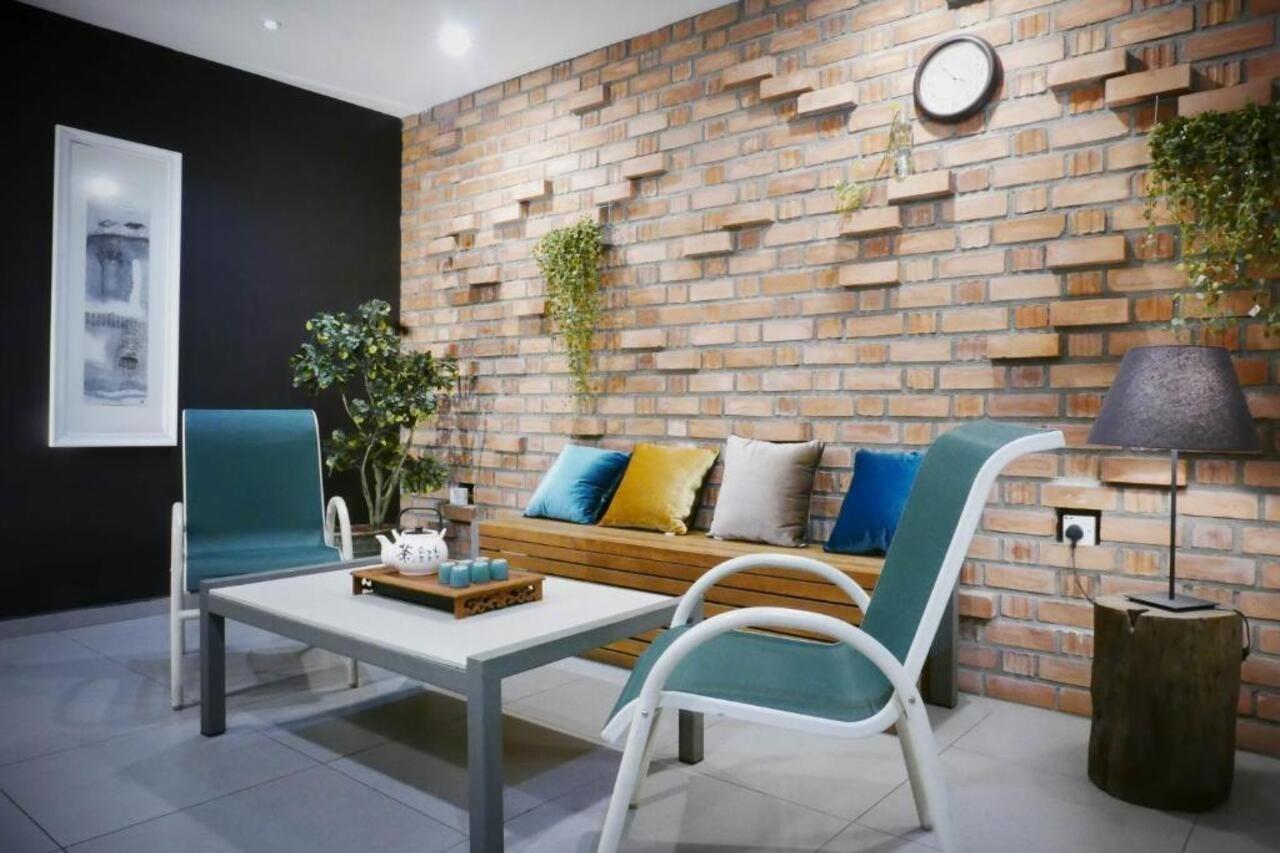 Country Inn Kulai Eksteriør bilde