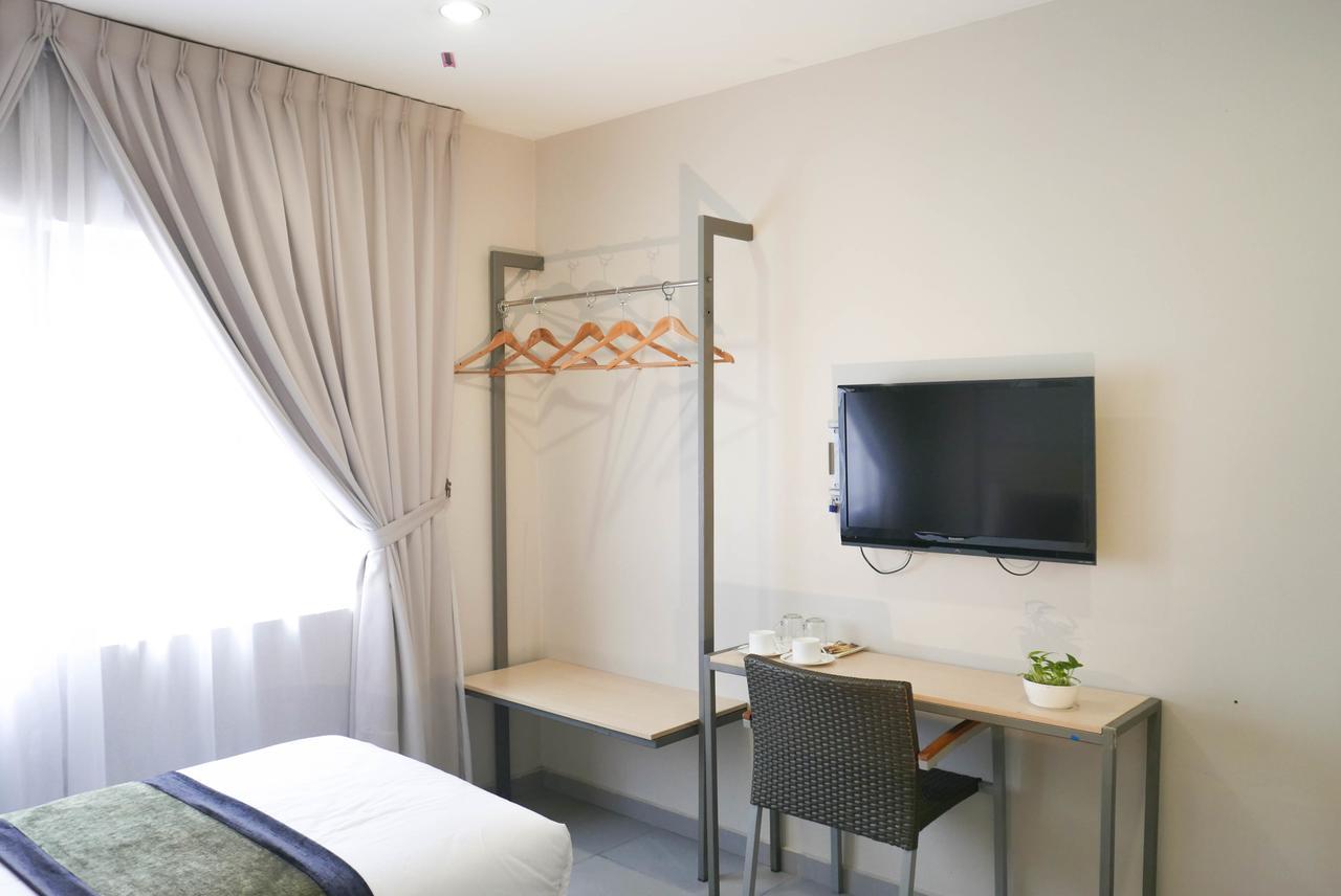 Country Inn Kulai Eksteriør bilde