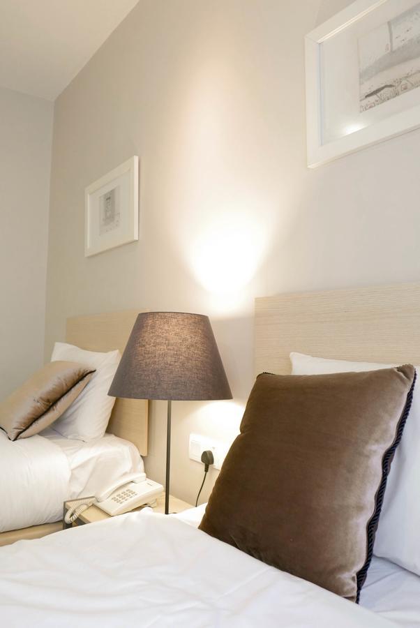 Country Inn Kulai Eksteriør bilde