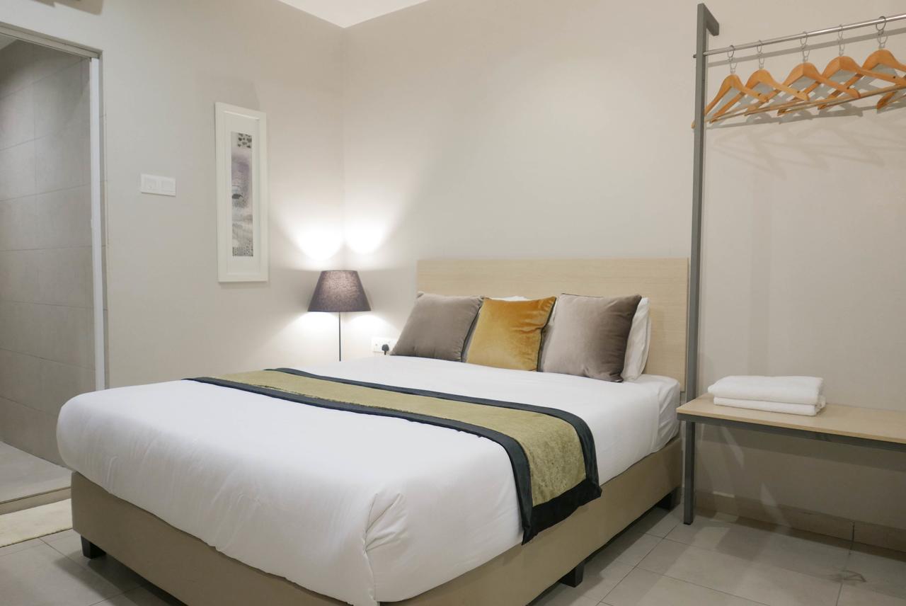 Country Inn Kulai Eksteriør bilde