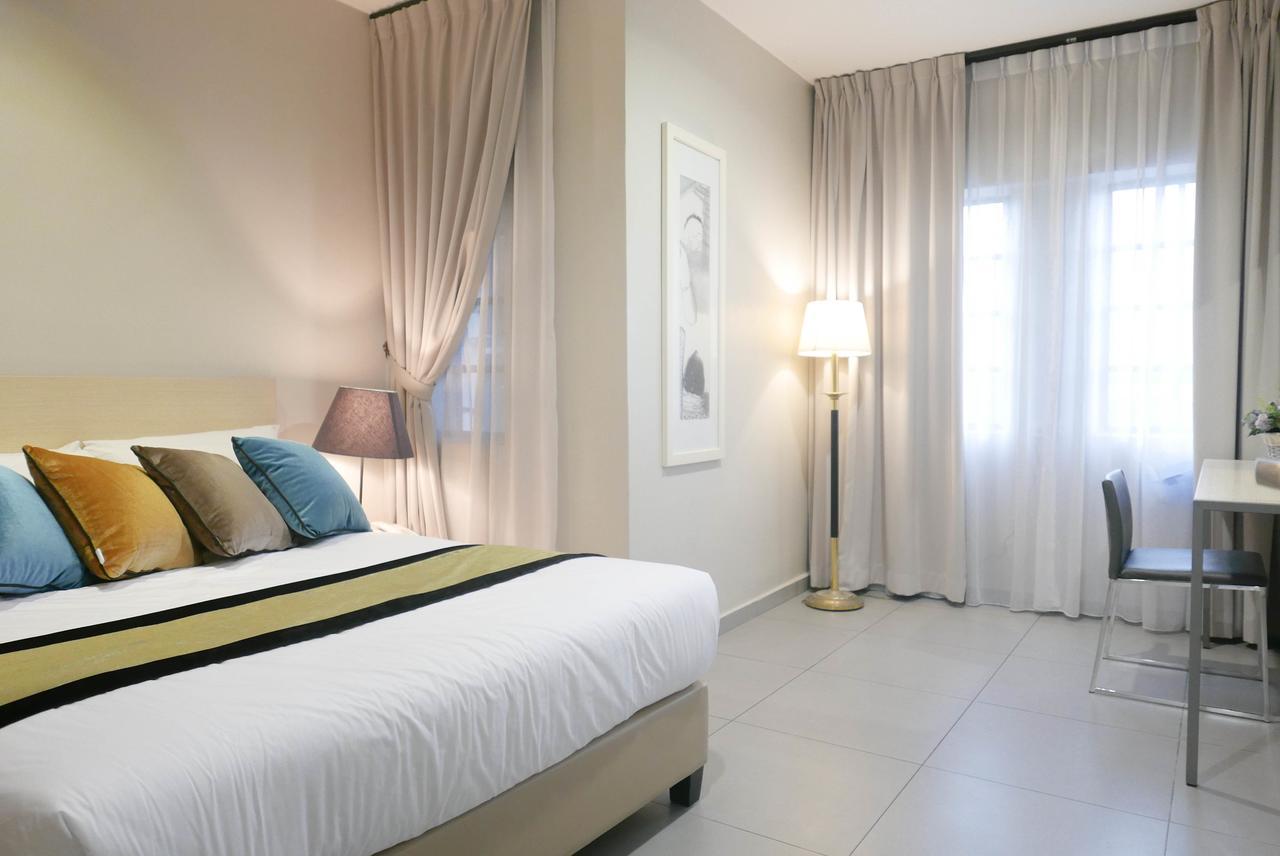 Country Inn Kulai Eksteriør bilde