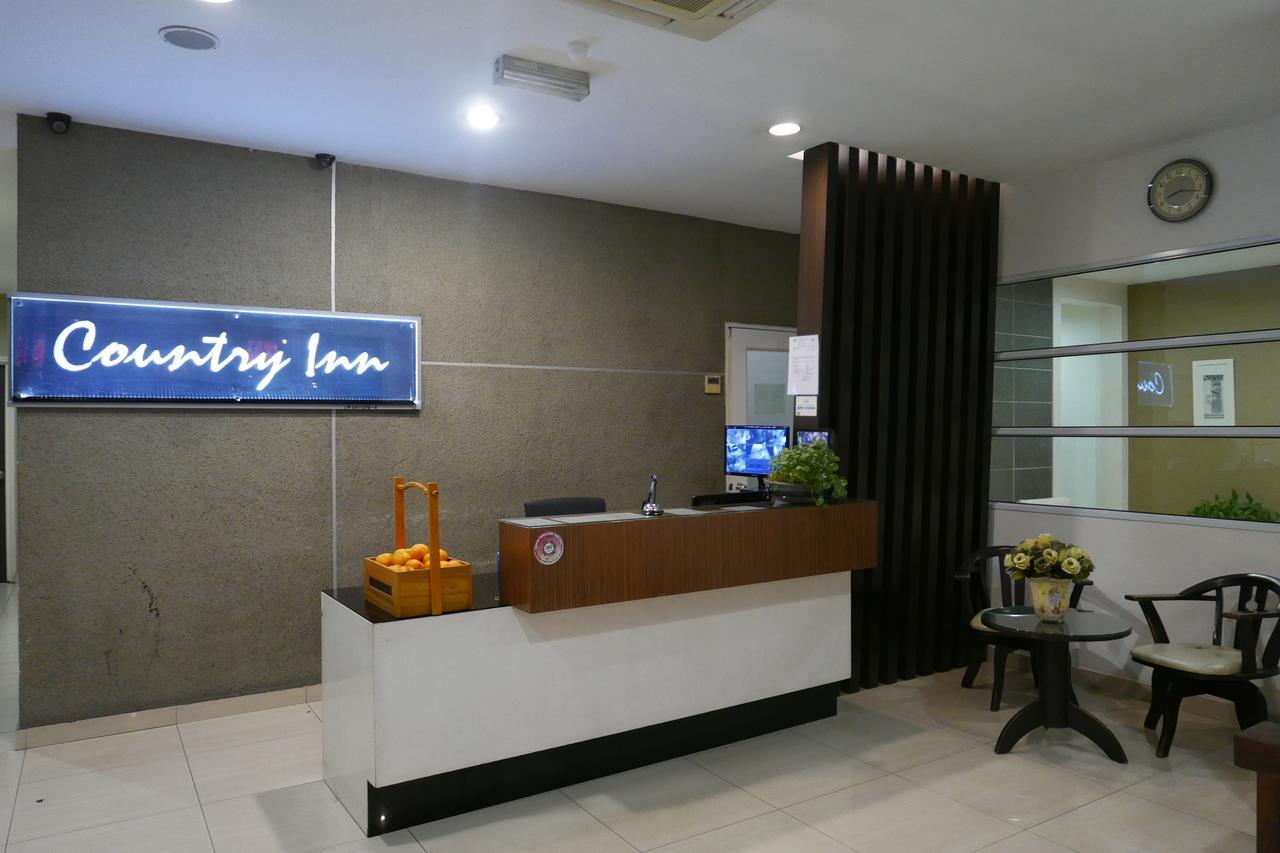 Country Inn Kulai Eksteriør bilde