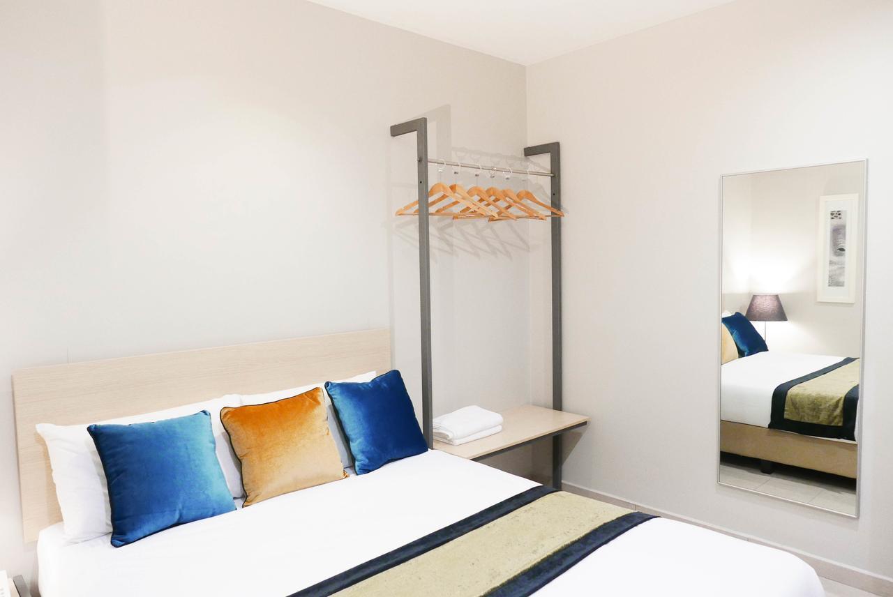 Country Inn Kulai Eksteriør bilde