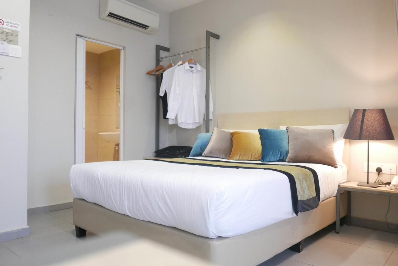 Country Inn Kulai Eksteriør bilde