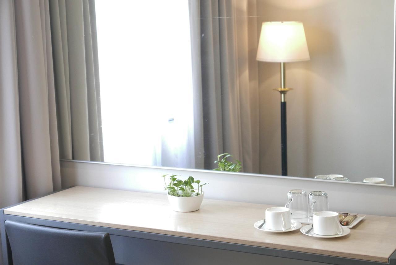Country Inn Kulai Eksteriør bilde