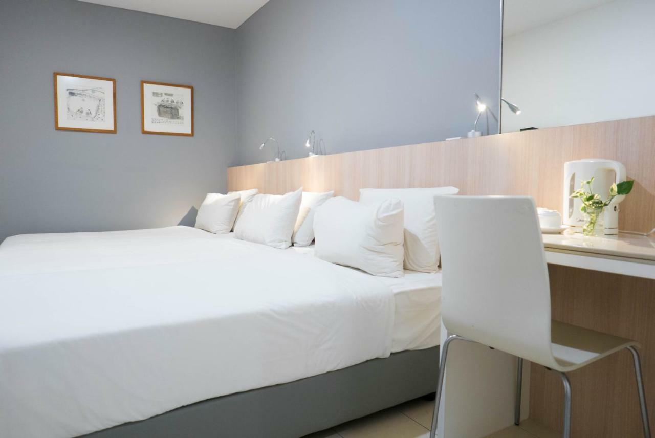 Country Inn Kulai Eksteriør bilde