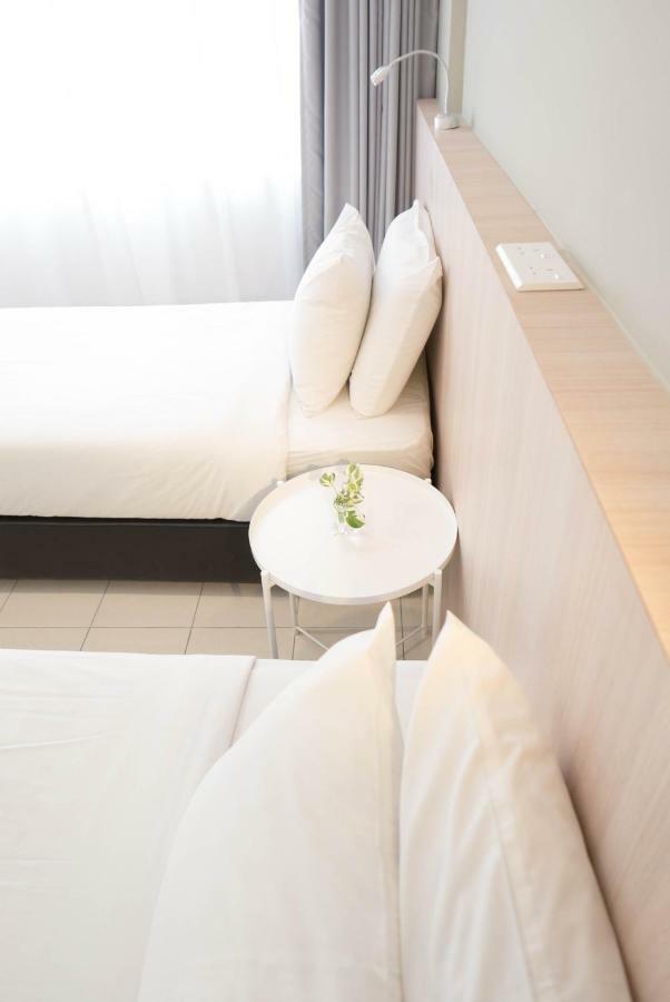 Country Inn Kulai Eksteriør bilde
