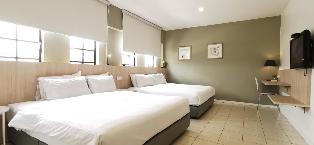 Country Inn Kulai Eksteriør bilde