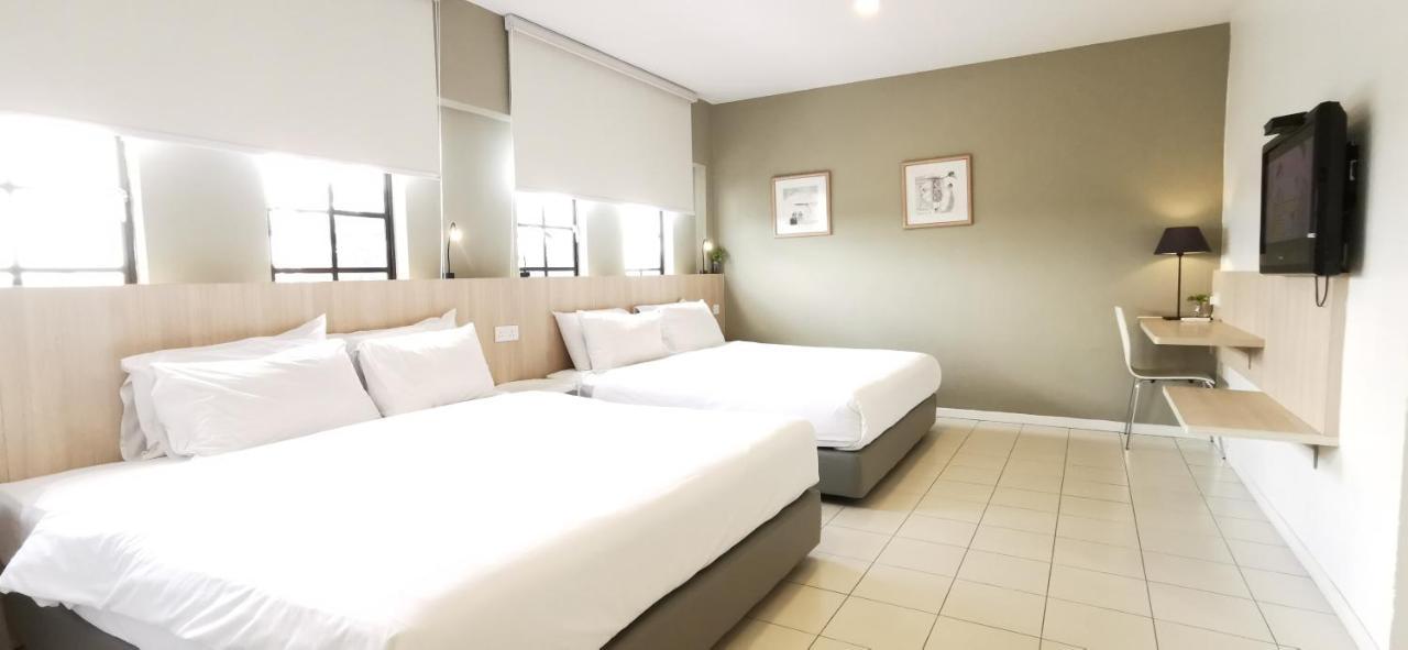 Country Inn Kulai Eksteriør bilde
